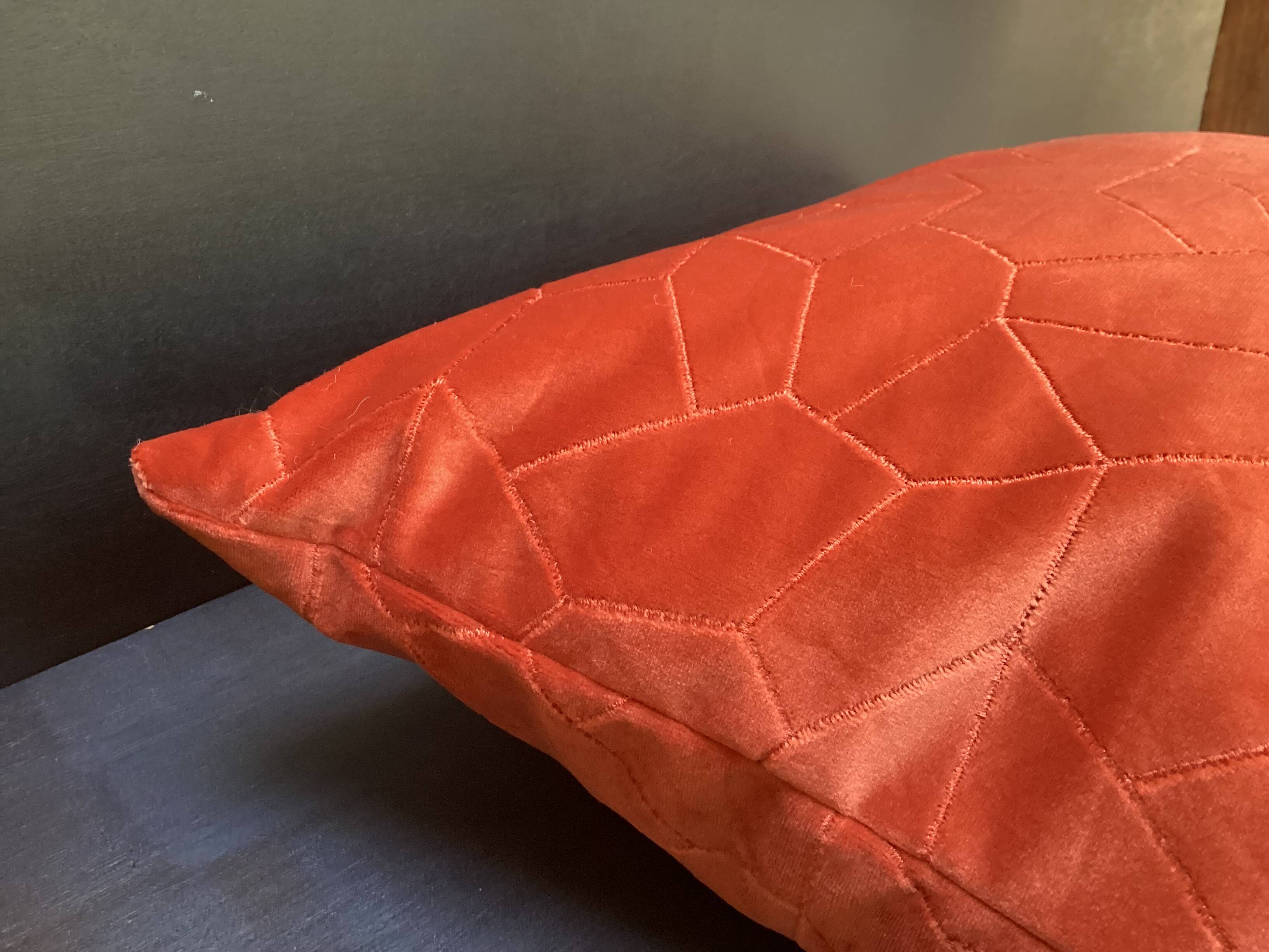 Duo of rust velvet cushions 50x50/40x58 cm