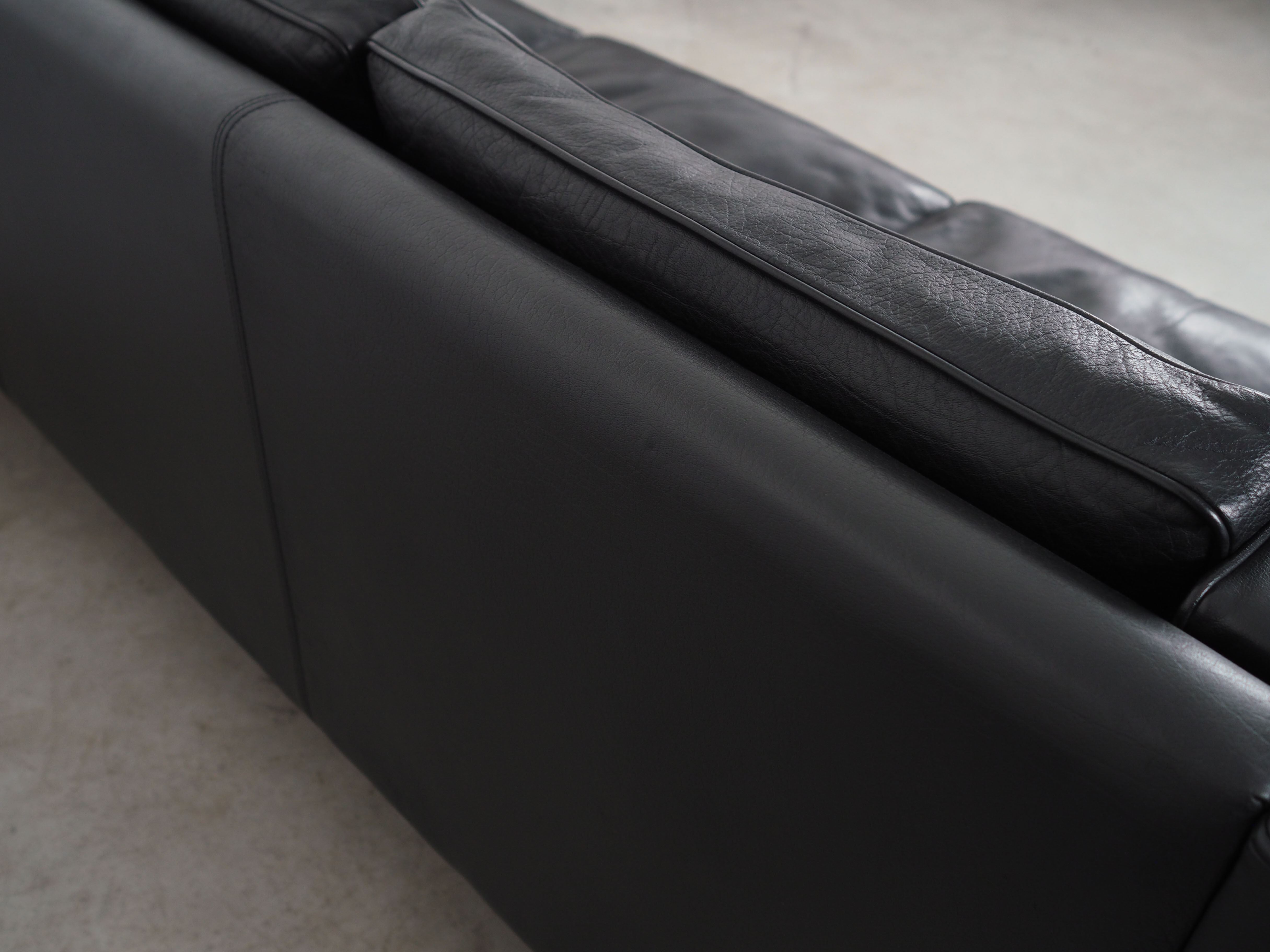 Leather sofa, Danish design, 1960s, manufacturer: Stouby