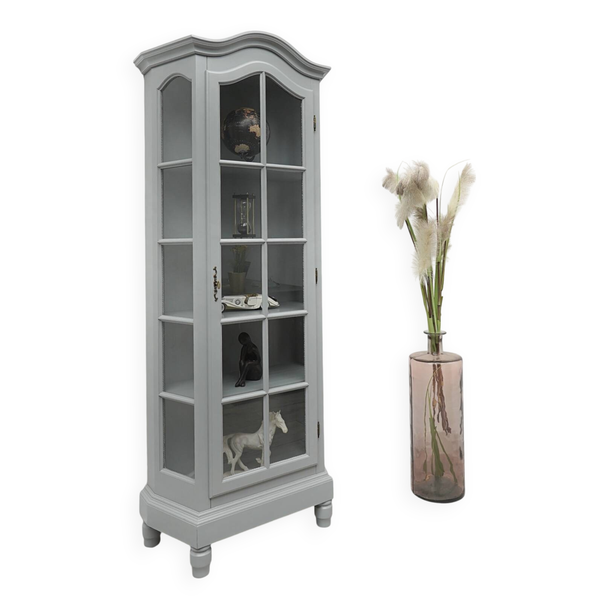 Display case made of oak wood