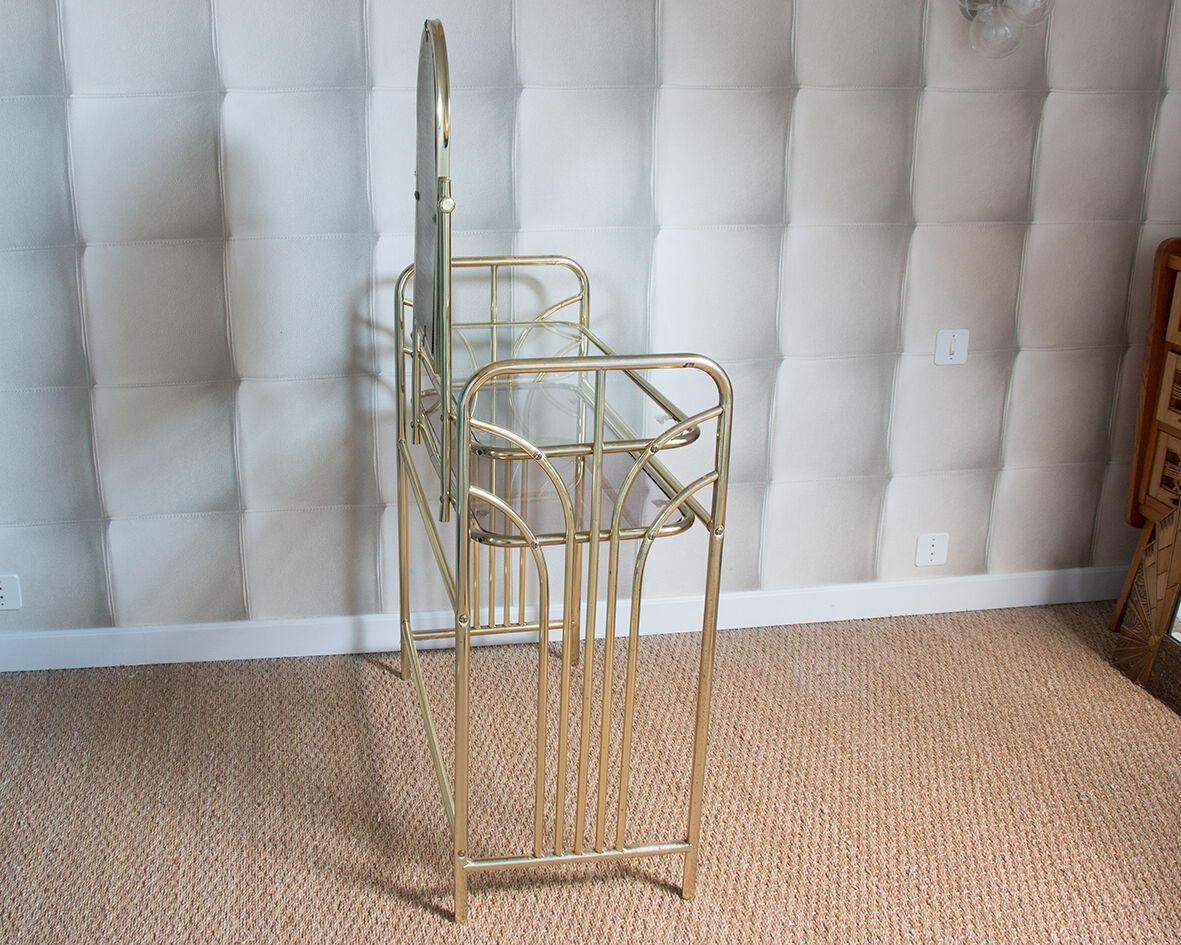 Dressing table in gold metal