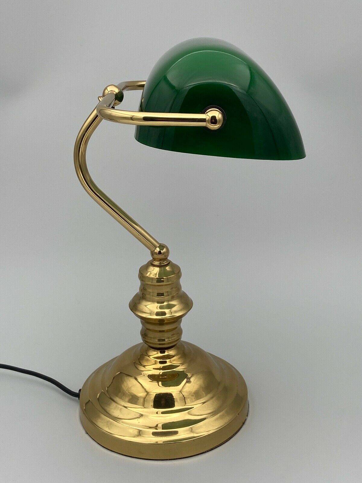 Banker's lamp in brass lampshade in green glass desk