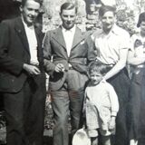Lot de deux photographies, années 1930, portraits de famille,persanges