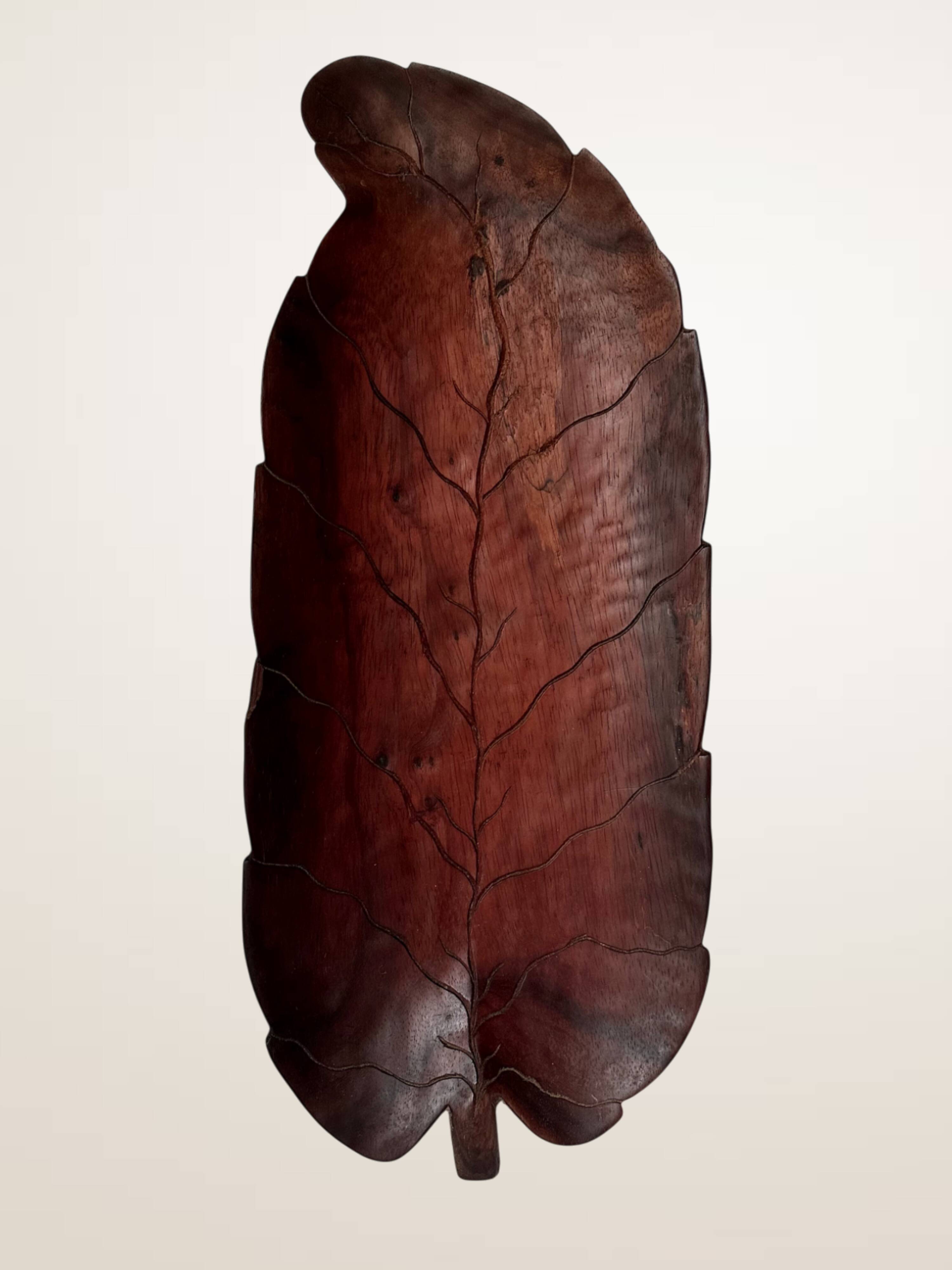 XXL wooden pocket tray in the shape of a leaf