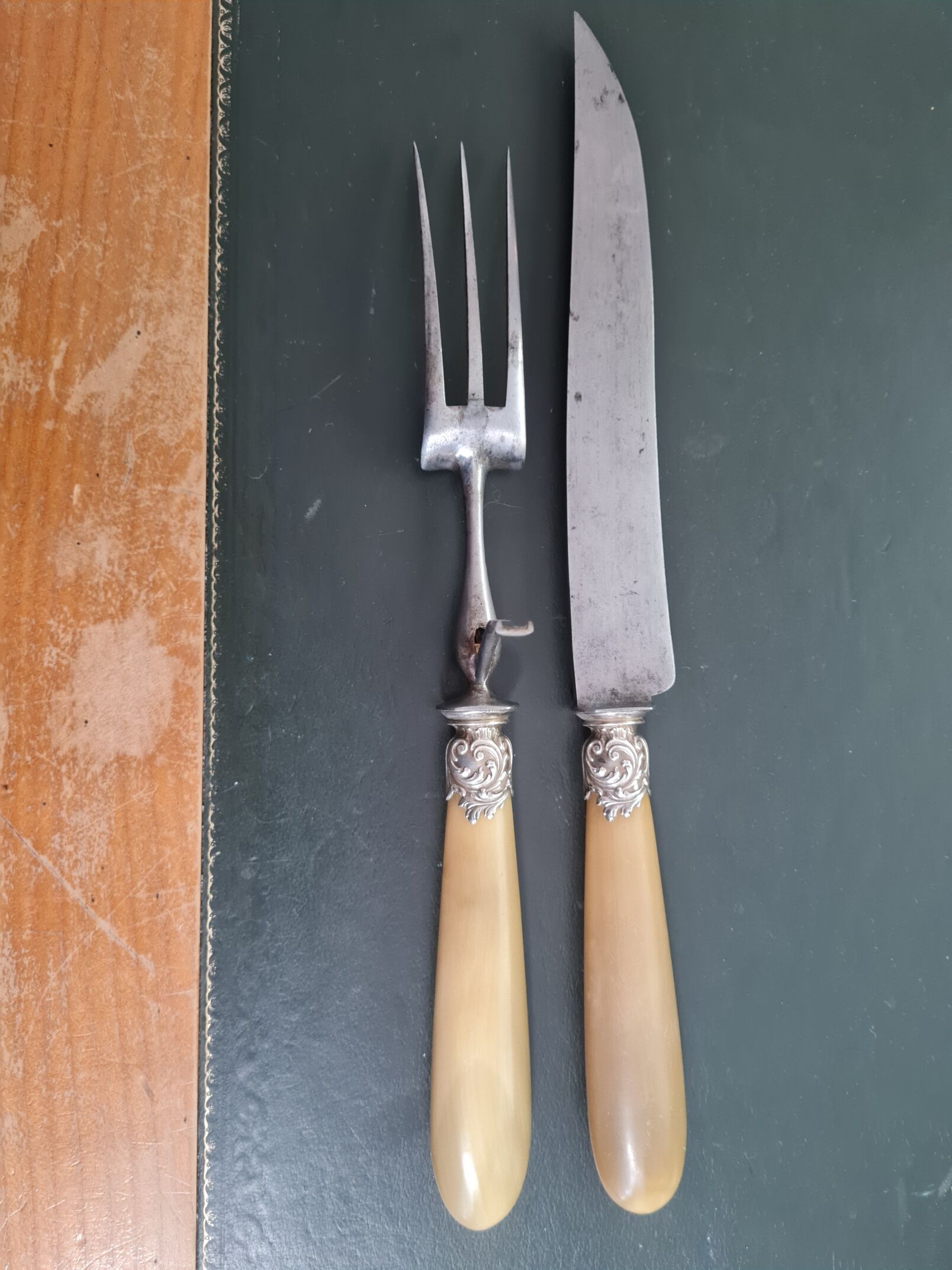 Service to cut the meat.