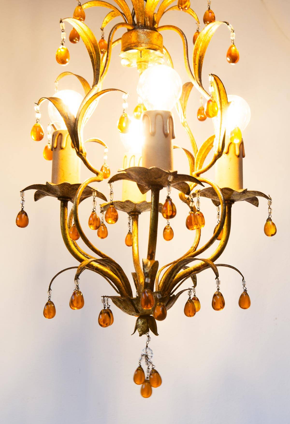 Small Italian chandelier in gold metal with leaves and flowers, c. 1960 (30 cm)