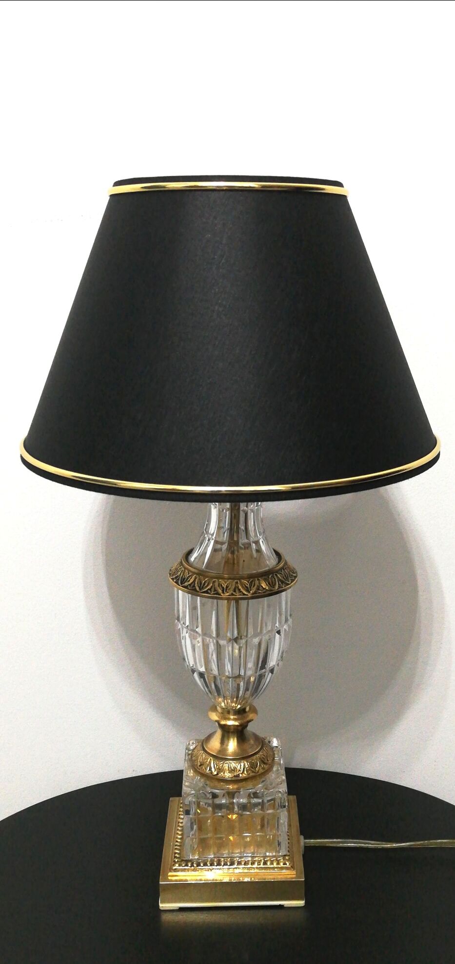 Lampe de chevet en verre ciselé et laiton doré