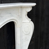 Cheminée de style Louis XV en marbre de Carrare vers 1980