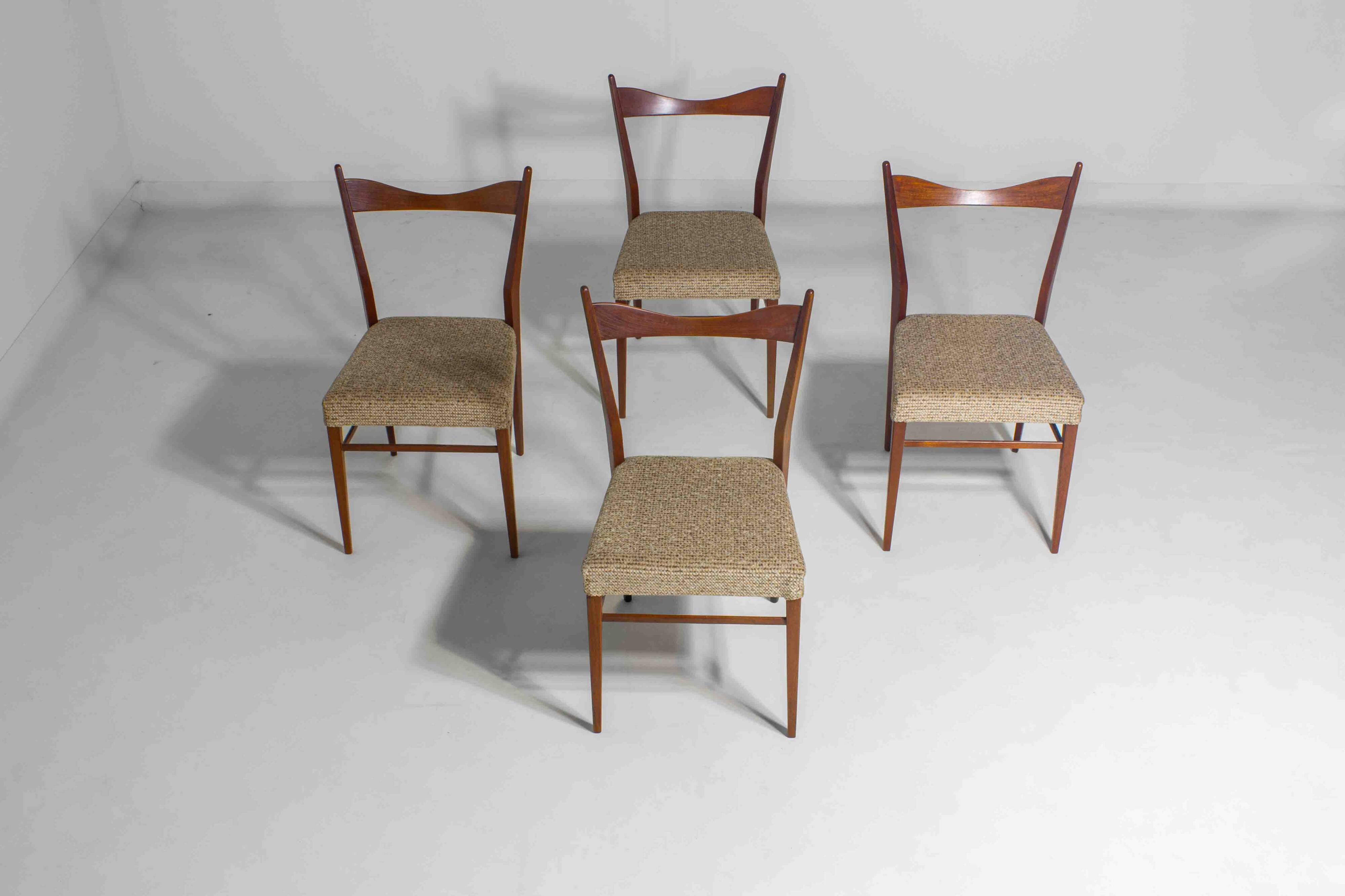 Set of slender mid-century dining chairs with finely curved backs, 1960s