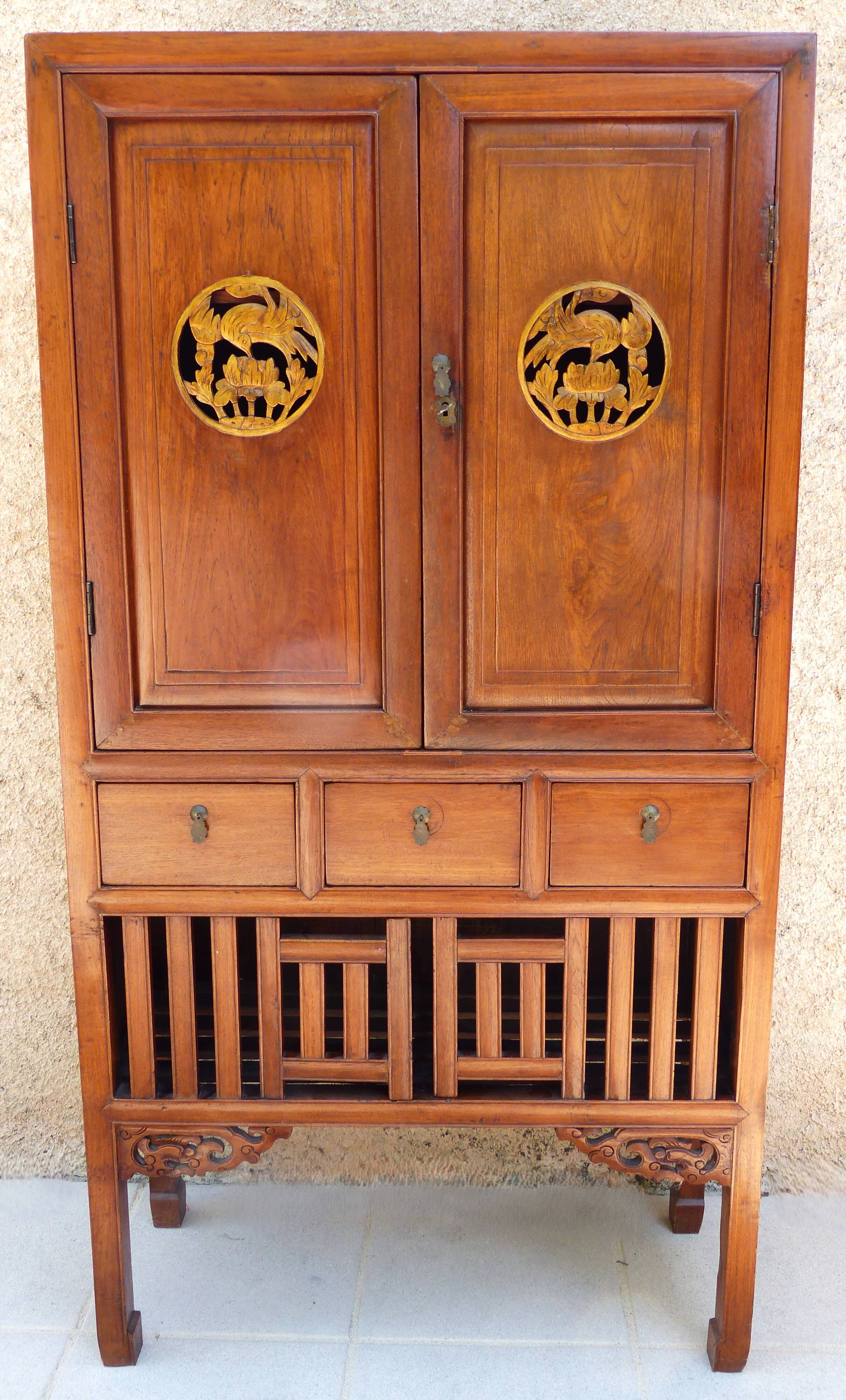 Antique Asian wardrobe in solid wood – Indonesia / Java