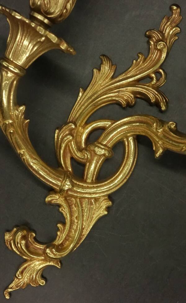 Large pair of wall sconces in Rocaille / Rococo / Baroque style - gilded bronze