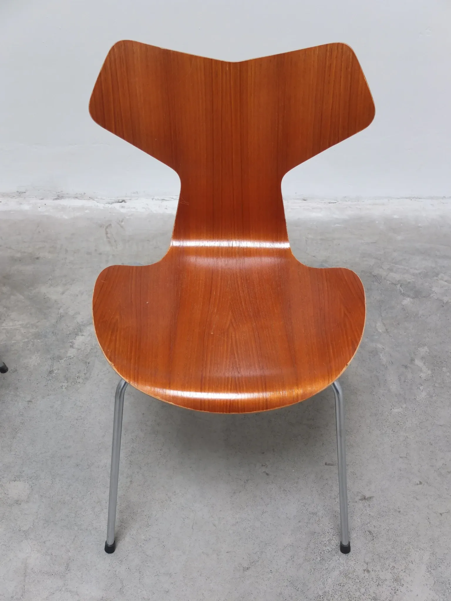 Early pair of 'Grand Prix' chairs by Arne Jacobsen for Fritz Hansen, 1957