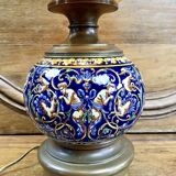 Ancienne Lampe à pétrole Gien Renaissance fond bleu XIX électrifiée