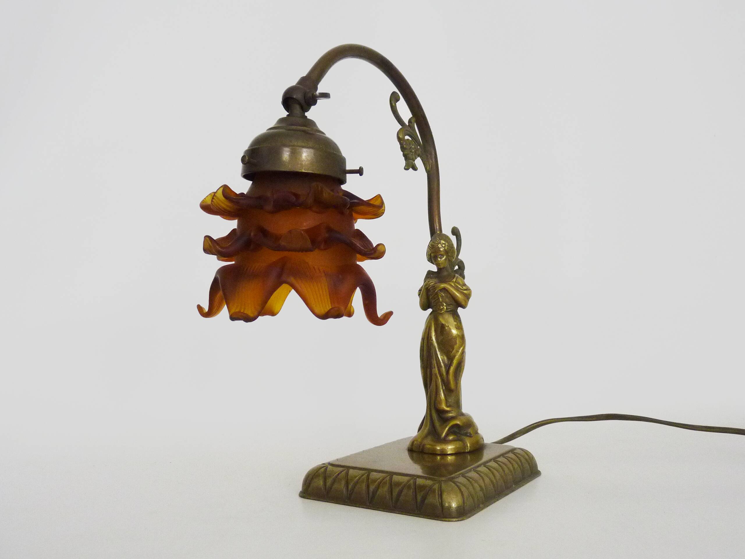 Table lamp, Art Nouveau style, female figure with removable head