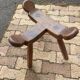 Tabouret tripode brutaliste