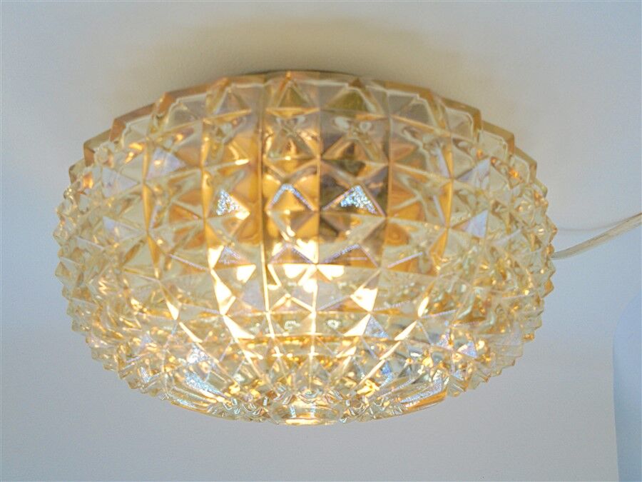 Iridescent ceiling light