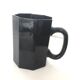 Tasses nid d’abeille en opaline noire