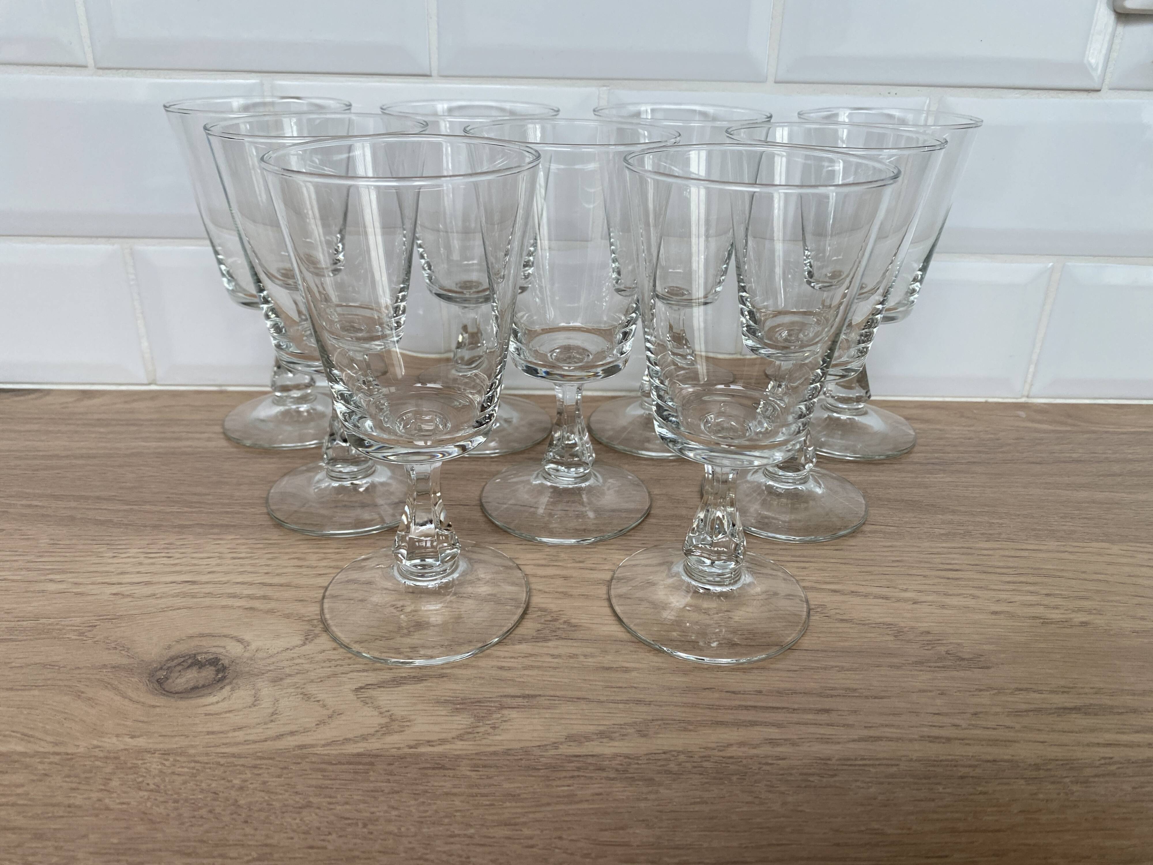 Set of 9 red wine glasses