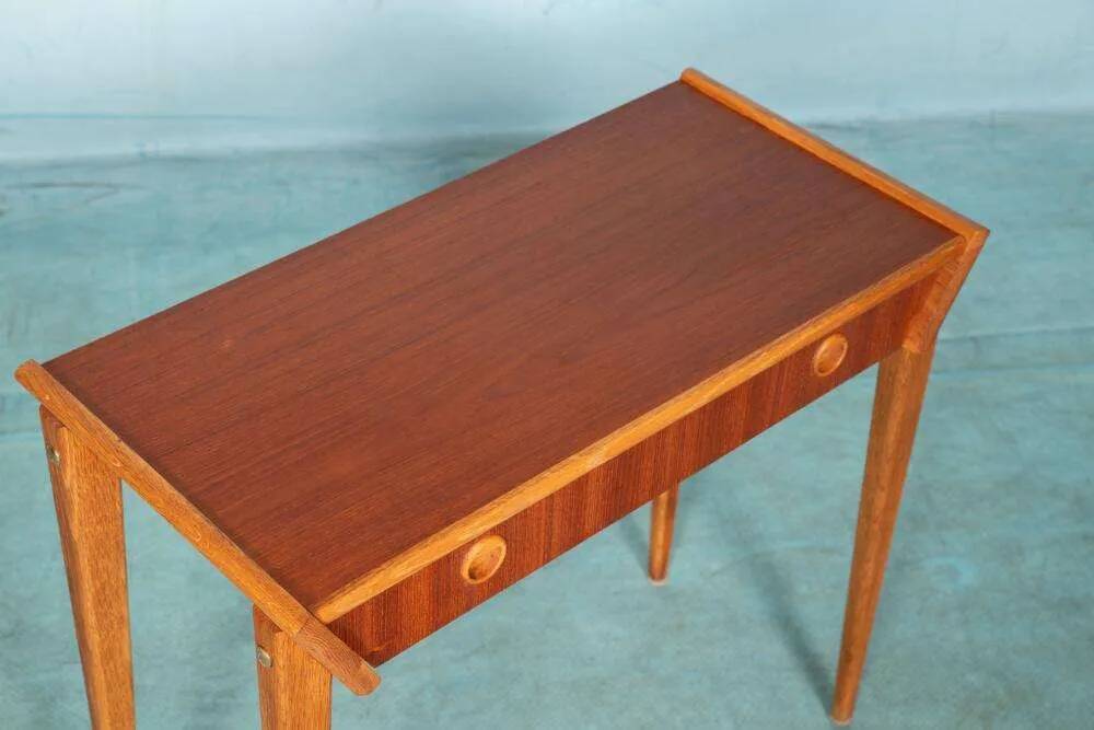 Renovated vintage chest of drawers from the 1960s, Midmod Sweden chest of drawers.