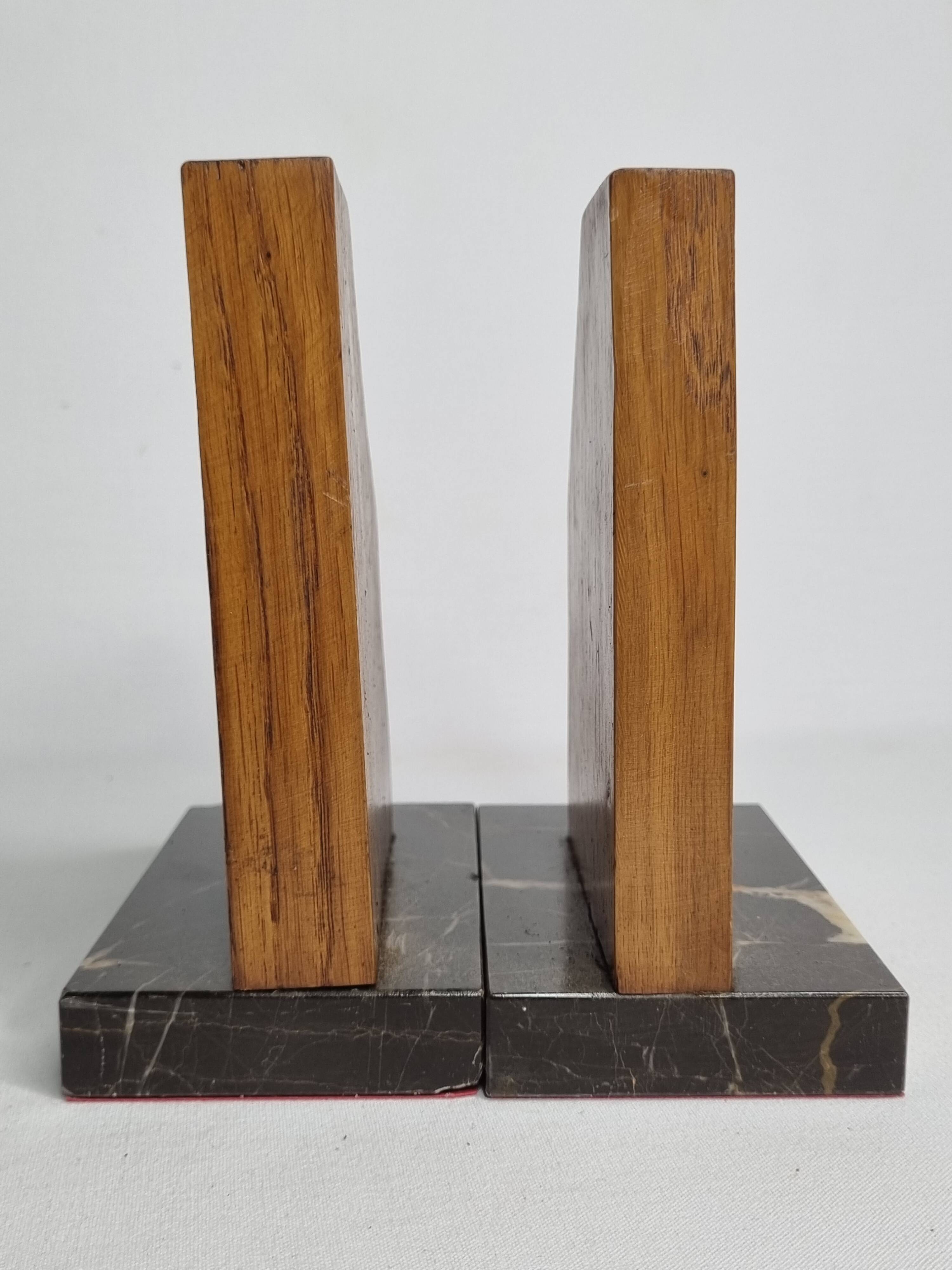 Pair of Art Deco bookends in solid wood and veined black marble