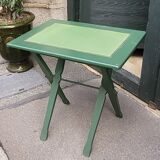 Folding table