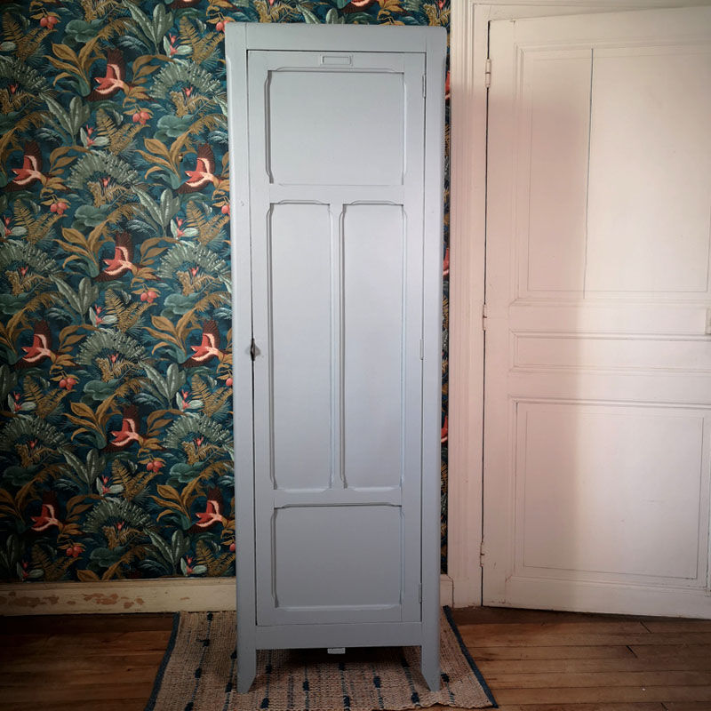 Former boarding school locker room