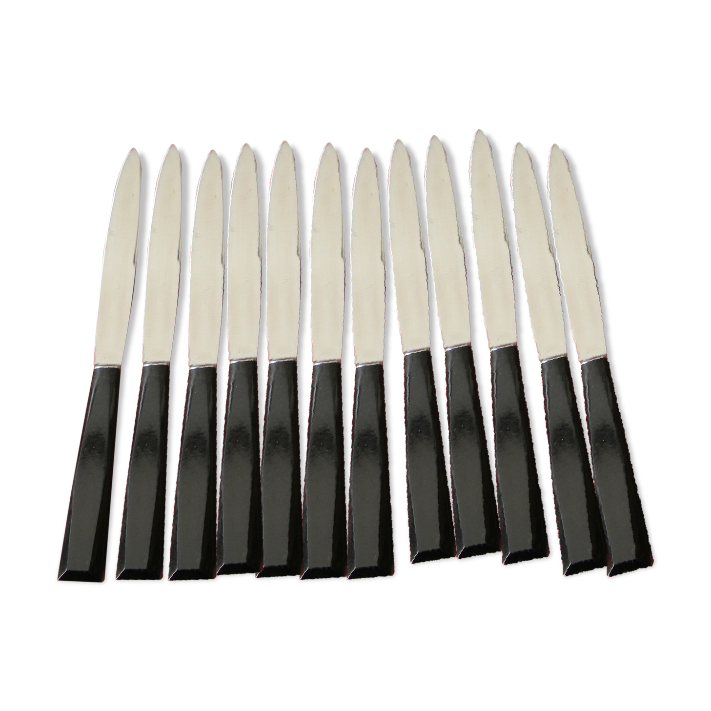 Lot of 12 knives handle Bakelite stainless blade.
