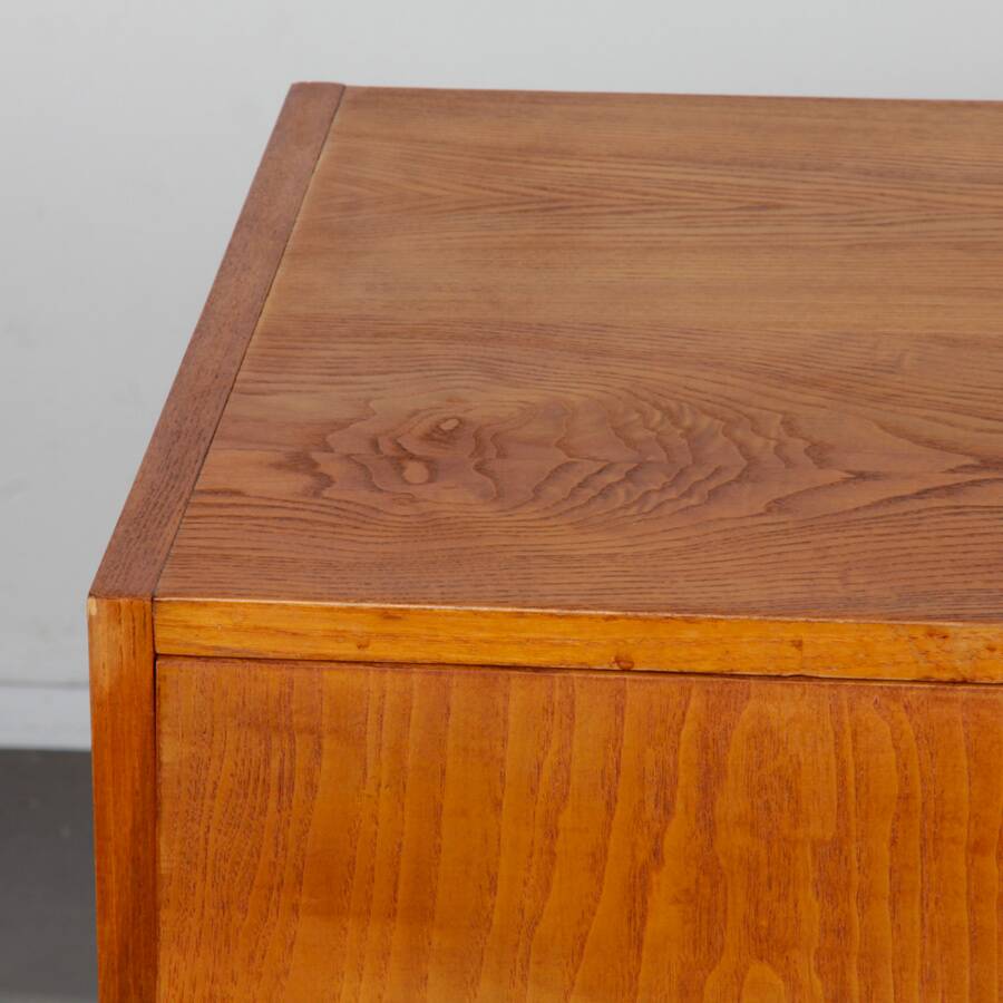 Commode en bois produite République tchèque, 1960