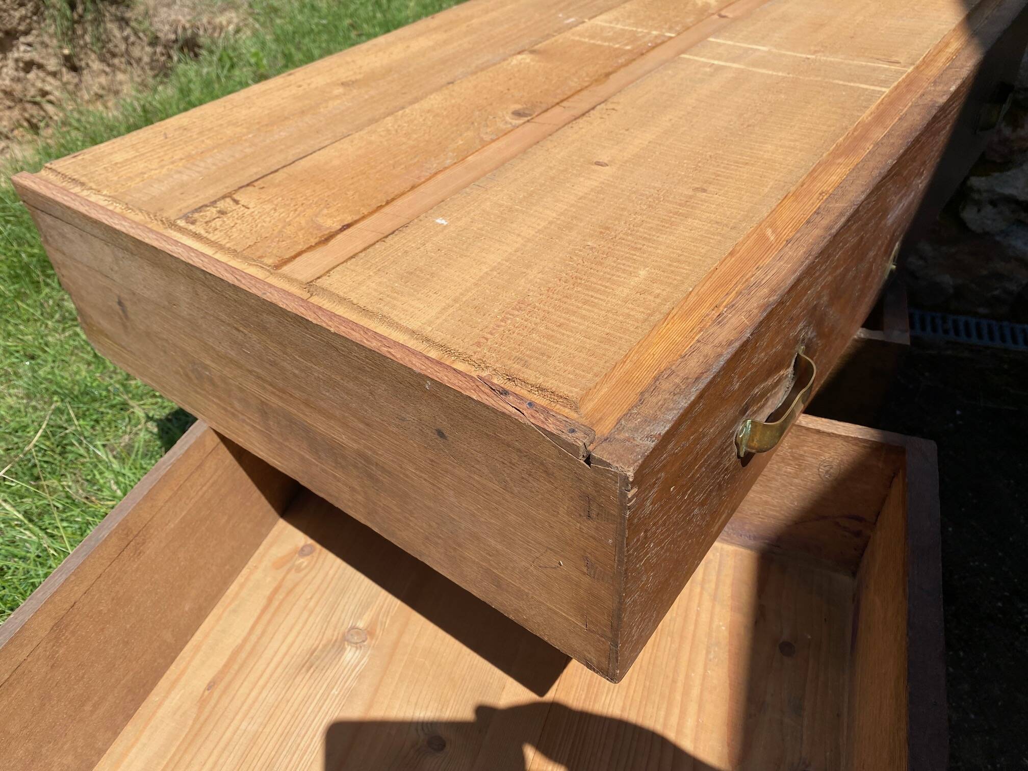Old and authentic workshop counter with 3 large oak drawers.