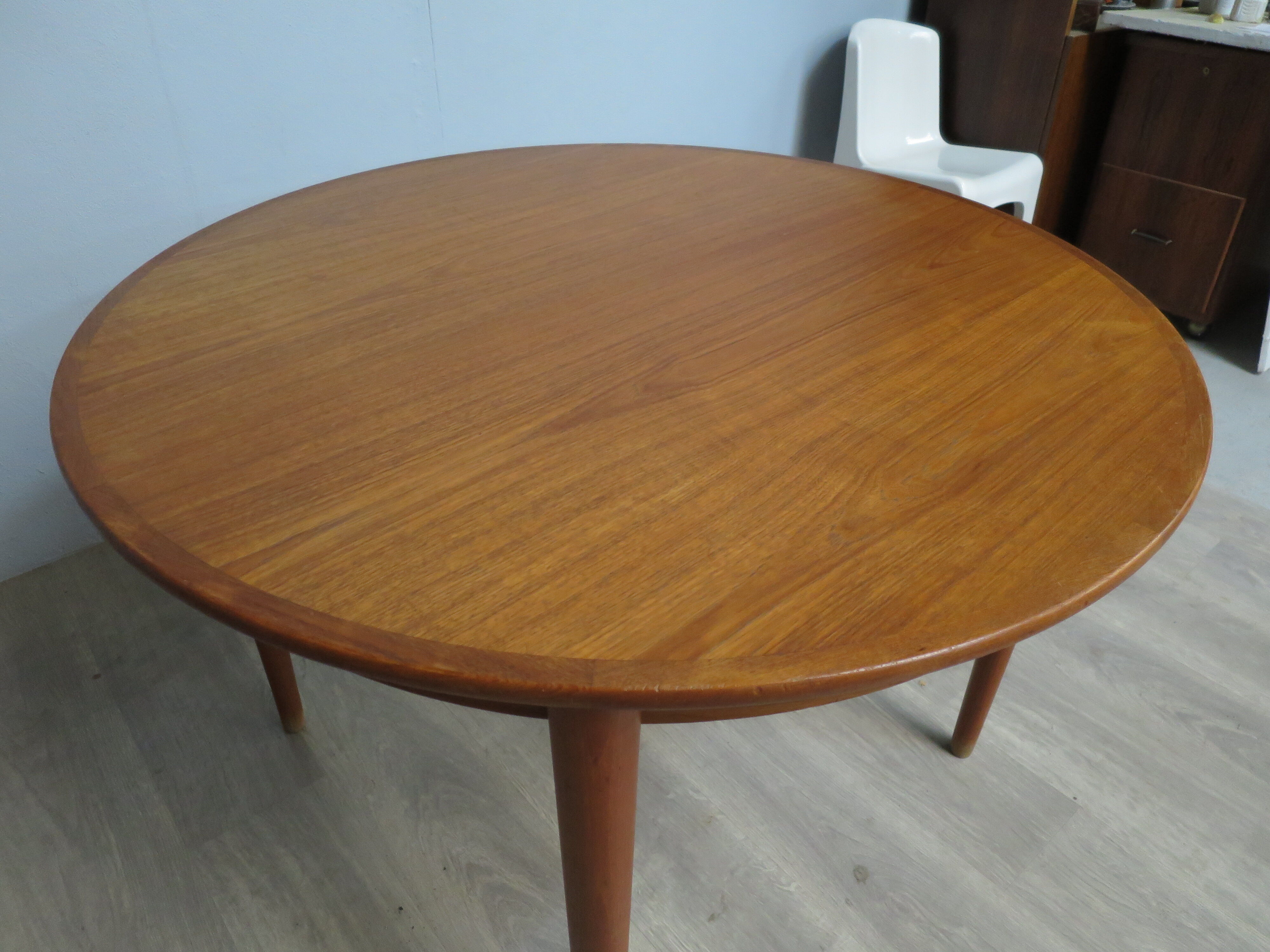 Scandinavian round table MSE Mobler in teak