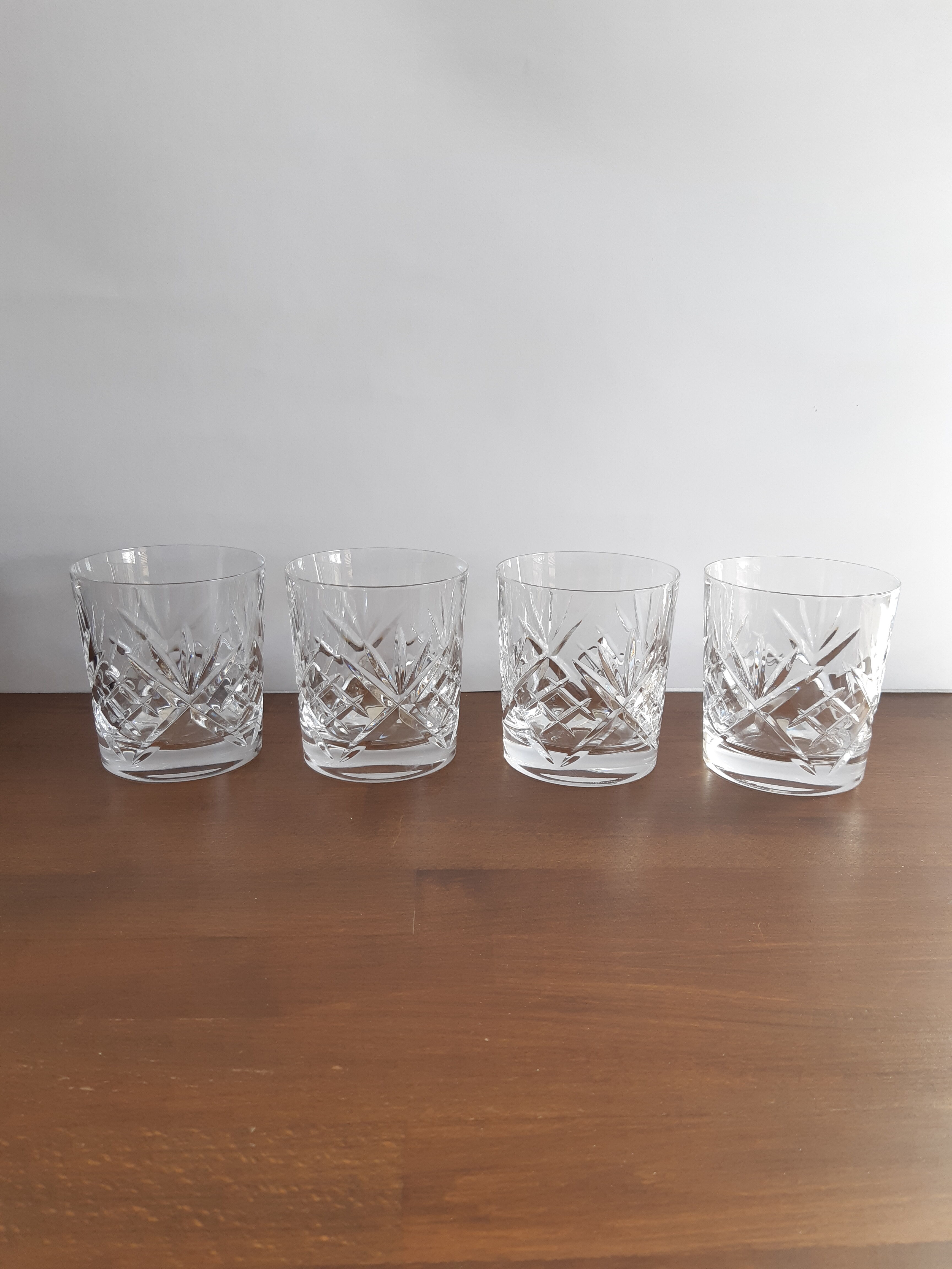 Set of 4 glasses of crystal whisky signed