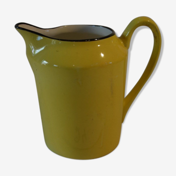 Yellow jug in old Nimy