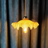 Suspension abat-jour en verre jaune drapé