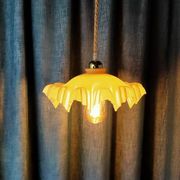 Suspension abat-jour en verre jaune drapé