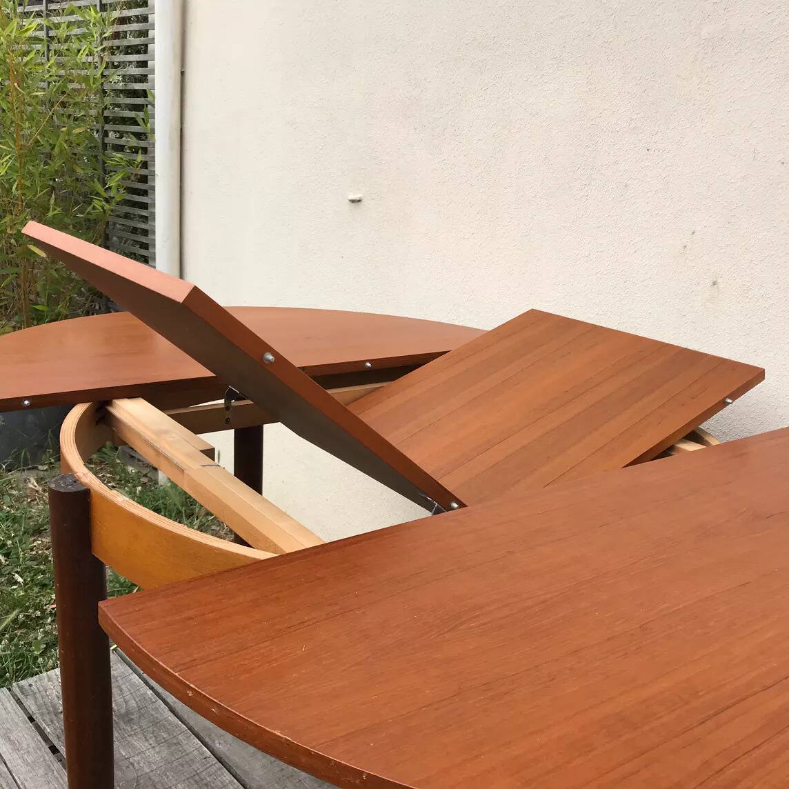 Vintage 1970s round table with extensions.