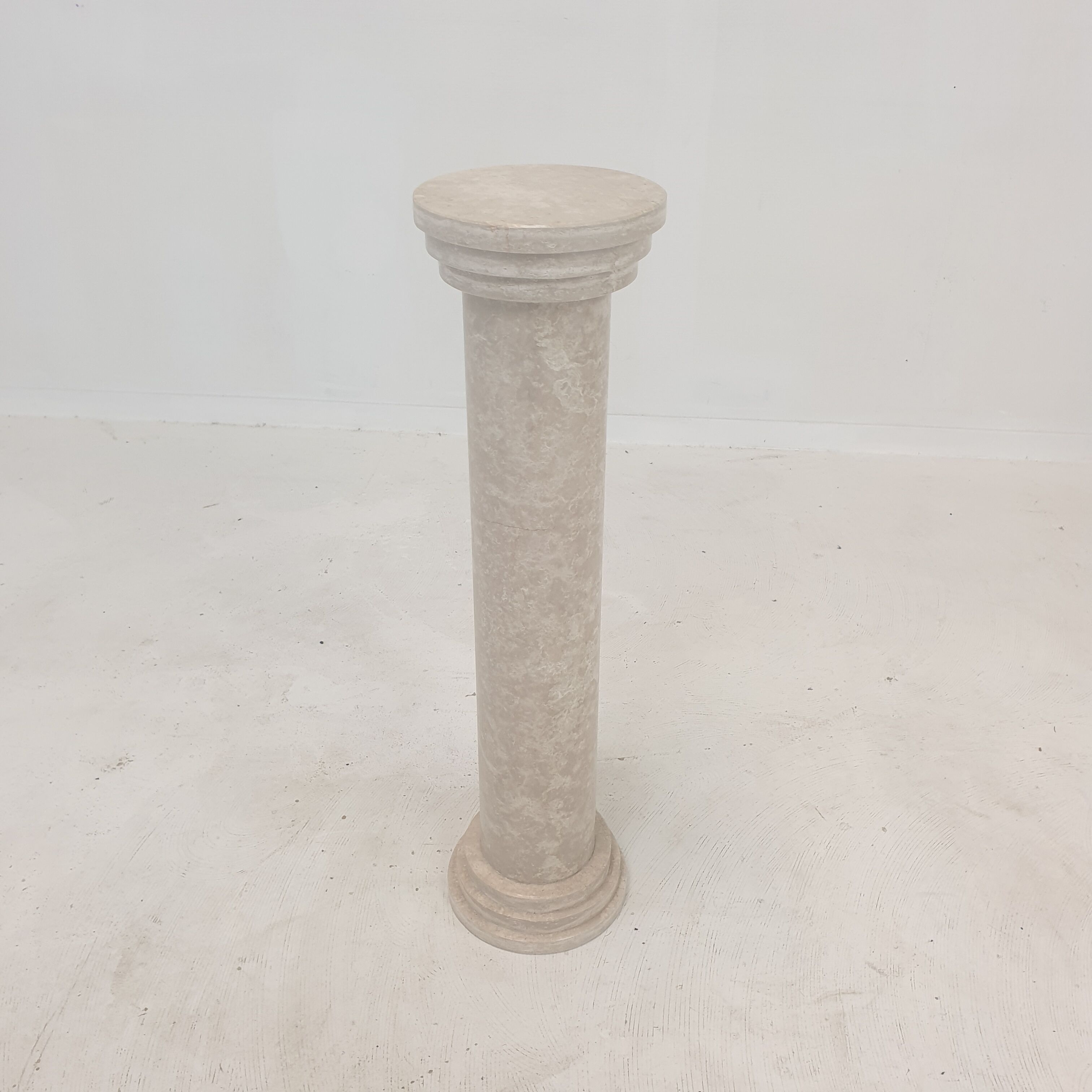 Italian travertine side table or pedestal, 1980's