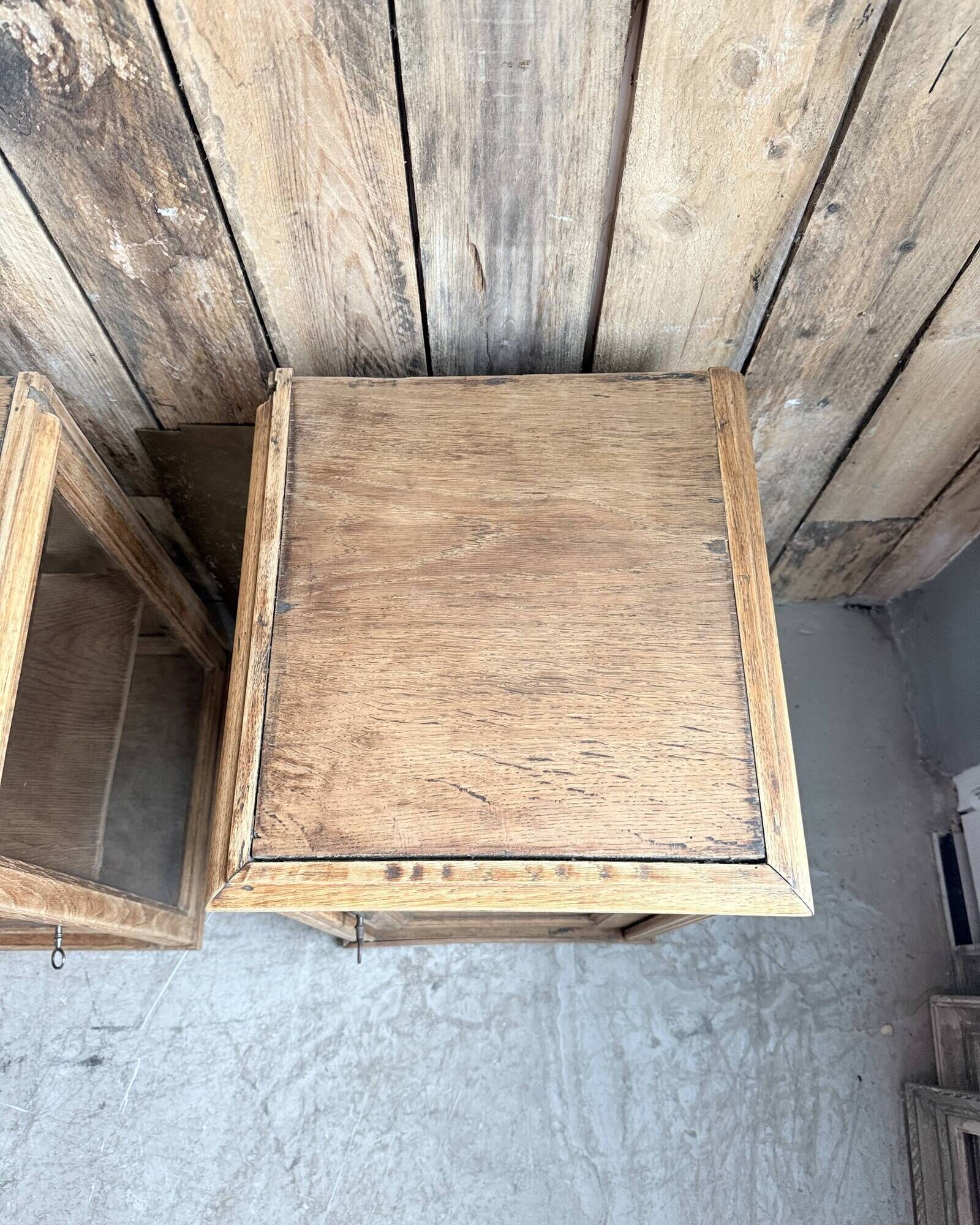 Pair of small Art Deco display cabinets in oak (renovated)