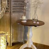 Triod pedestal table