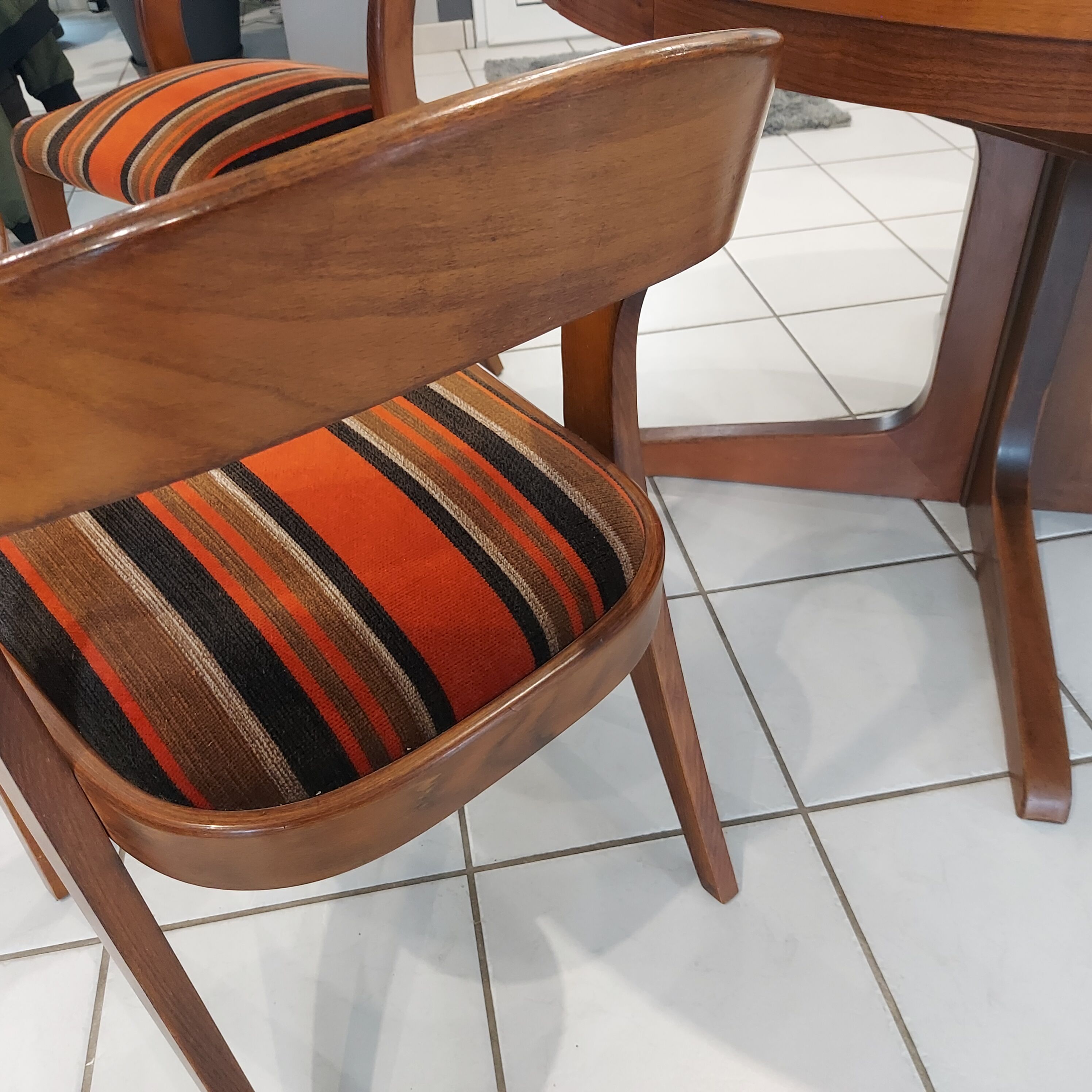 Lot de 3 chaises Baumann modèle Gondole vintage 1970