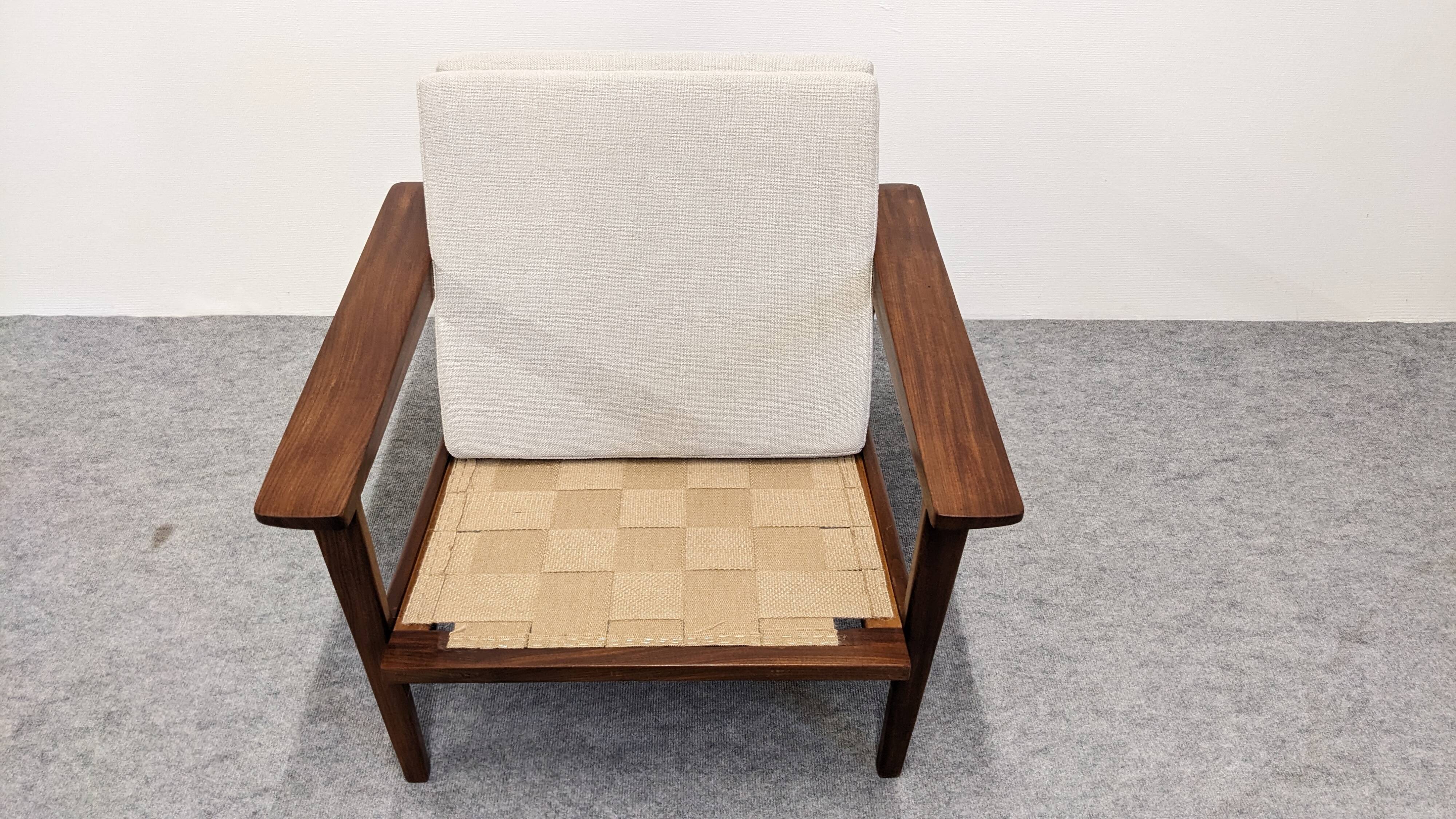 Salon, canapé et fauteuils, de style scandinave en teck, France vers 1950
