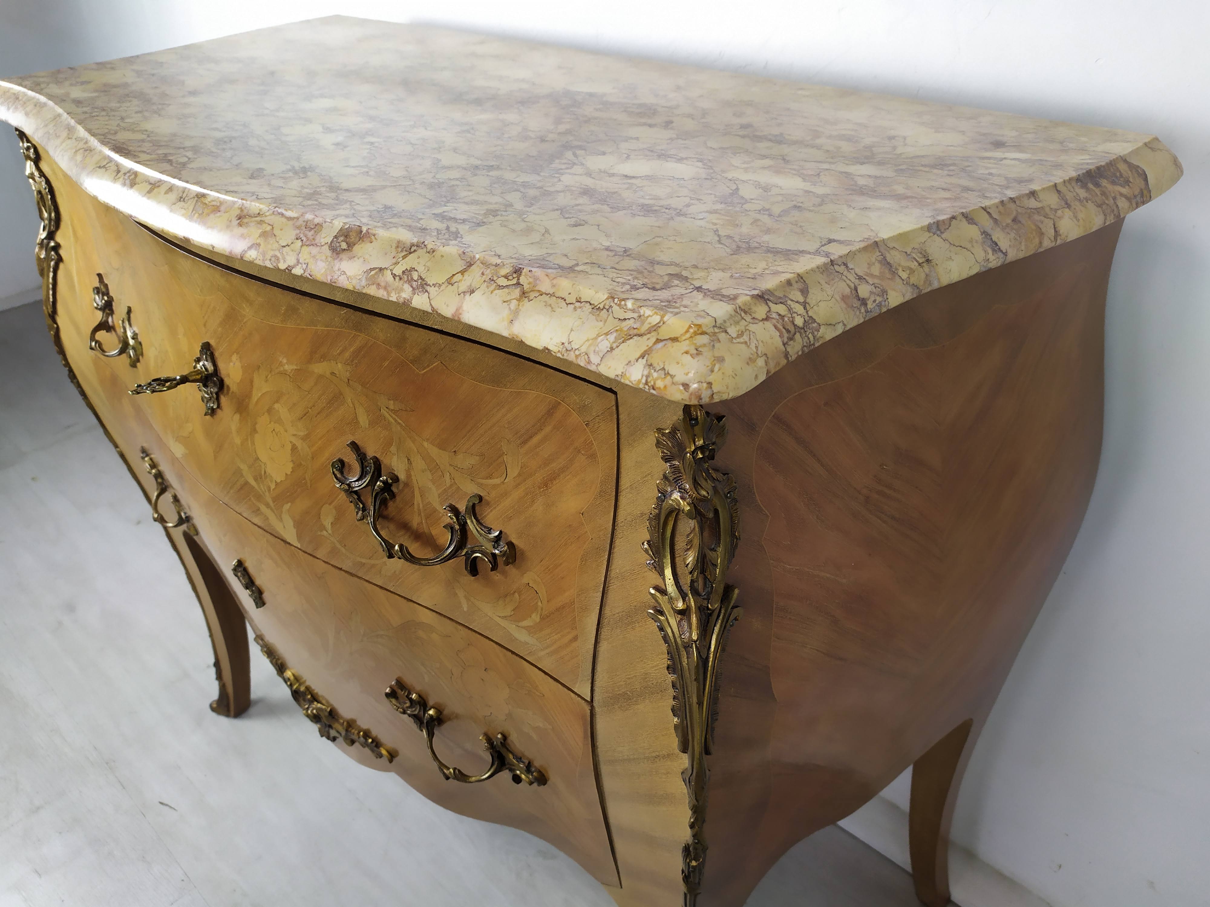 Commode sauteuse galbé Louis XV