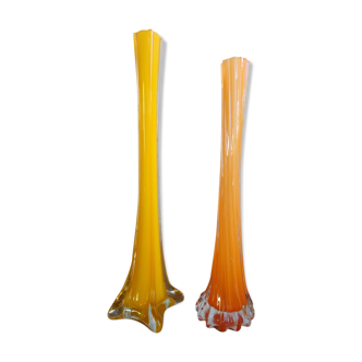 Deux soliflores en verre coloré soufflé vintages