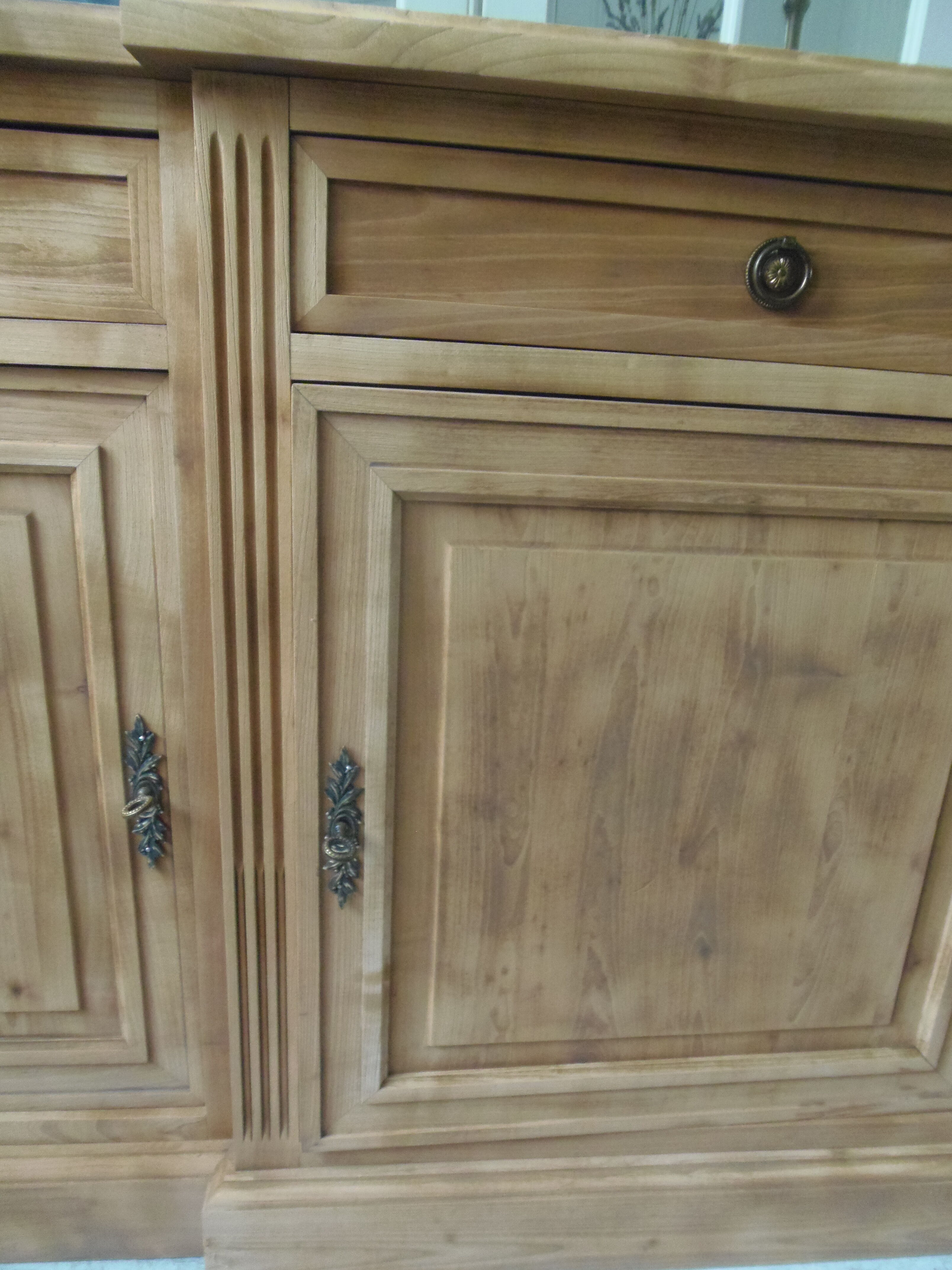 Buffet 3 doors of beautiful Louis XVI style in raw wood