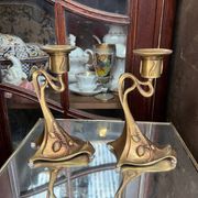 Paire de bougeoirs de style Art Nouveau. Bronze massif.