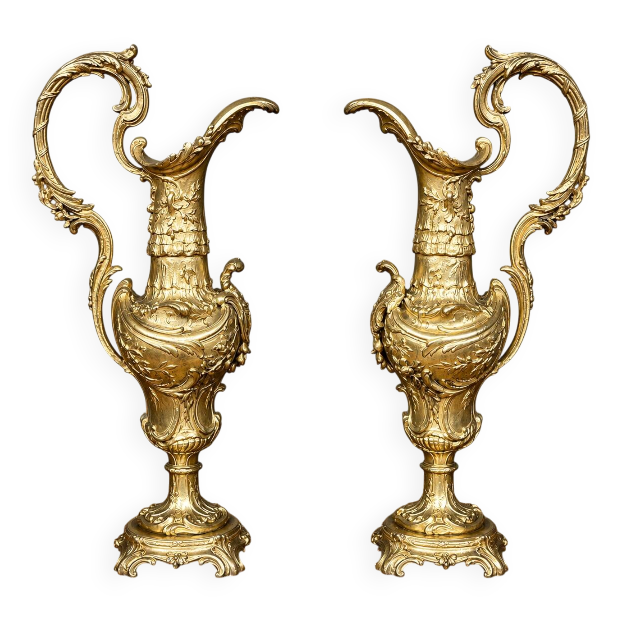 Pair of decorative vases. Solid gold metal.