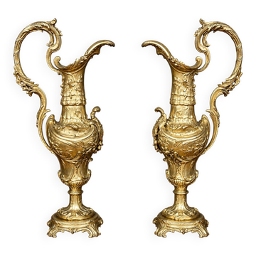 Pair of decorative vases. Solid gold metal.