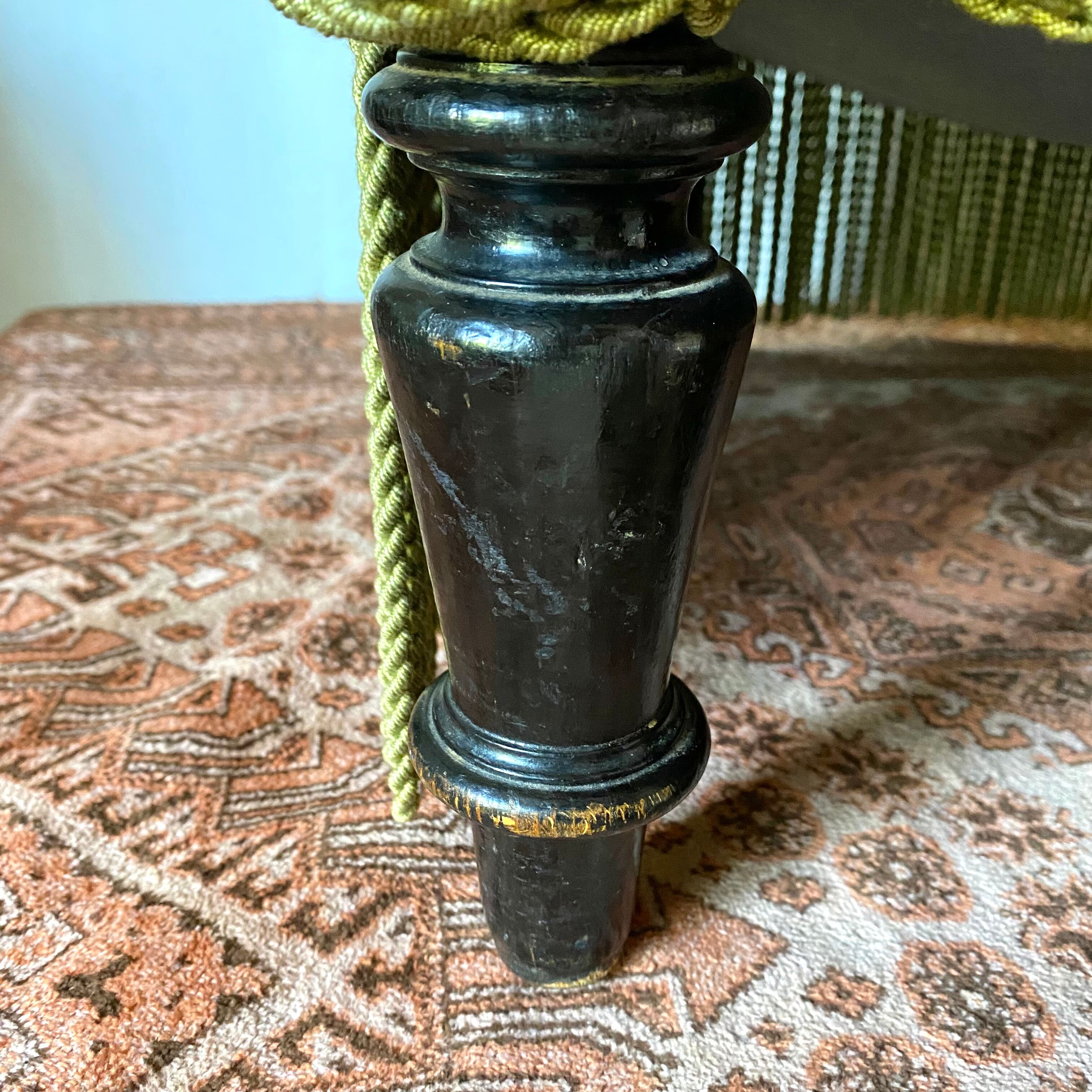 Velvet toad armchair like new