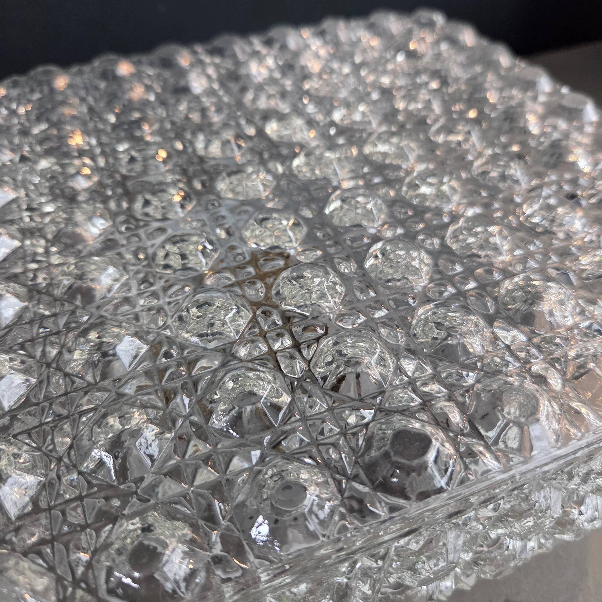 Plafonnier ou applique en verre moulé