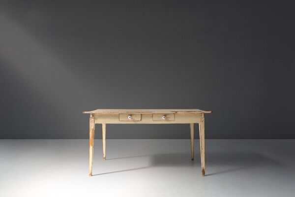 Table de ferme en bois peint avec des pieds effilés, France années 1800
