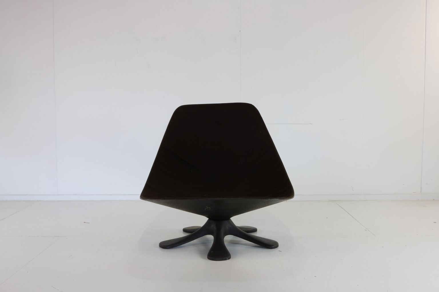 Seventies original leather cushion fiberglass lounge chair