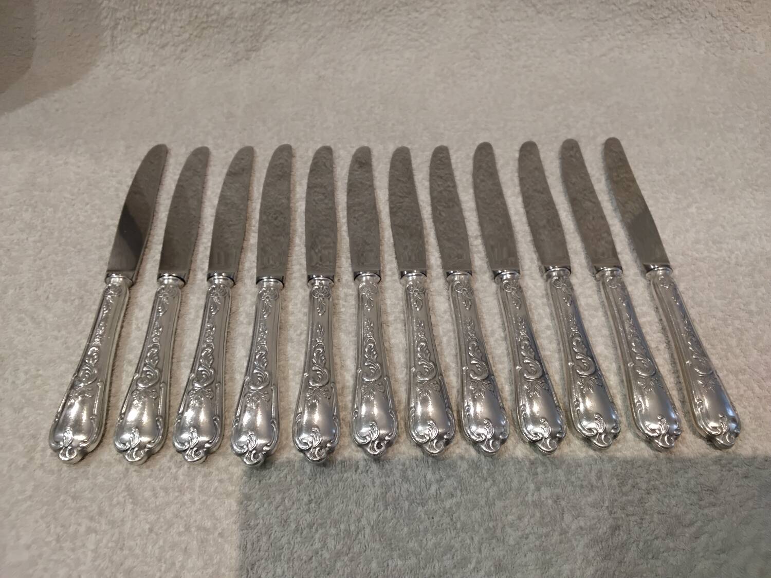 12 silver-plated dessert knives by silversmith Florian Frionnet, 21.2cm